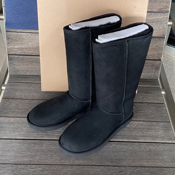 UGGS Classic Tall Black Women´s Boots 9 NIB
